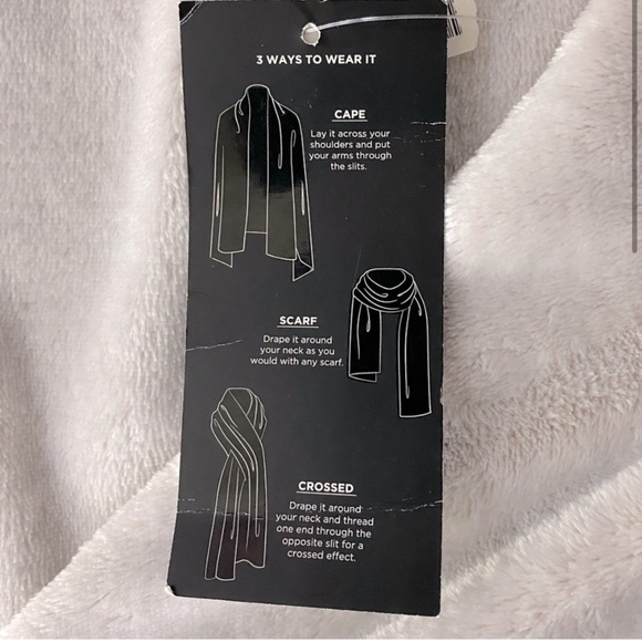 5/$25 La Vie En Rose Super Light Pink Faux Sherpa Cape Scarf Wrap - Picture 2 of 16